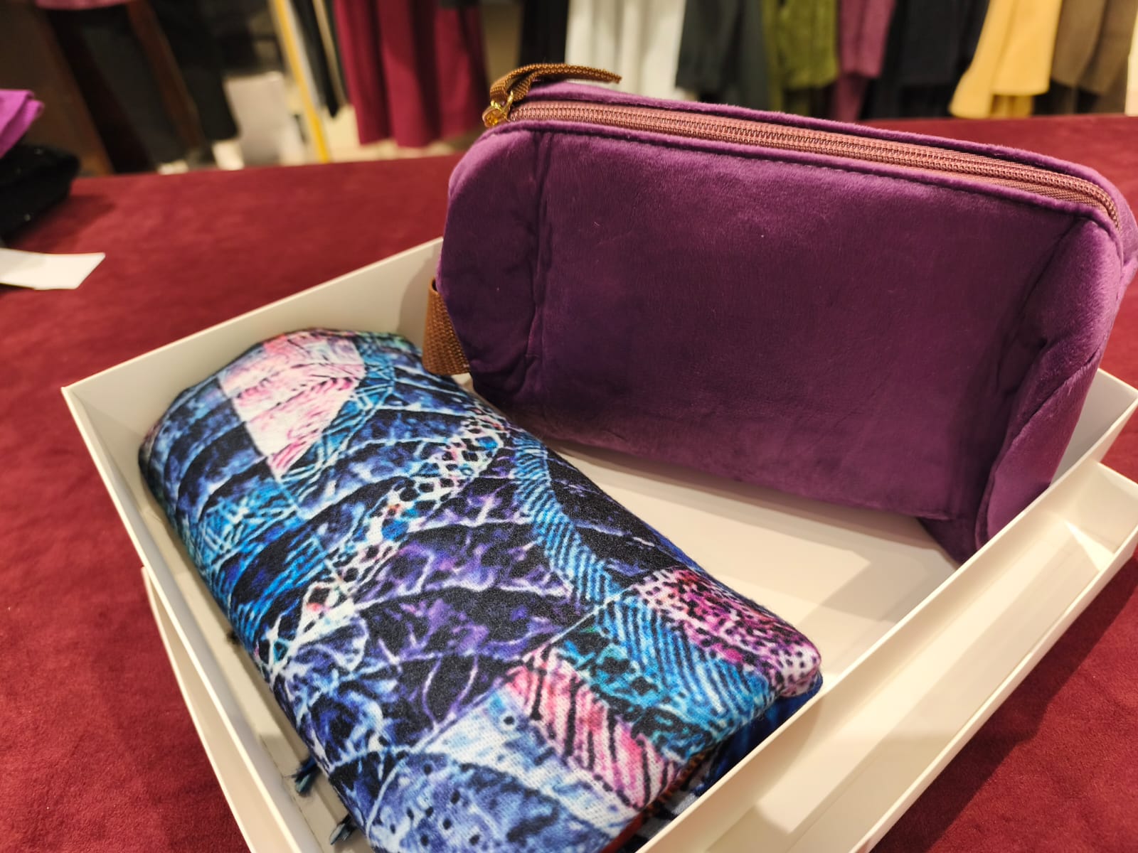 Sciarpa con Pochette Basile